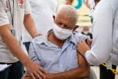 Vacinação de moradores de rua com mais de 60 anos no Belenzinho, em SP
