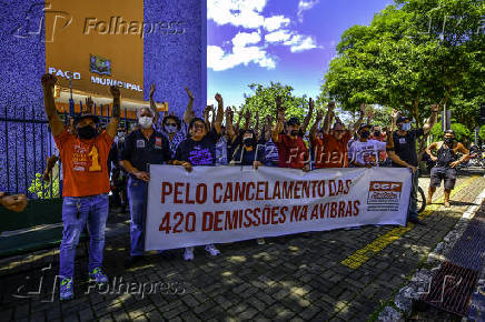 Folhapress Fotos Trabalhadores Da Avibras Demitidos Fazem