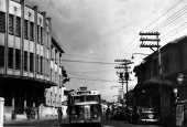 1951Ônibus no bairro da Lapa. (São